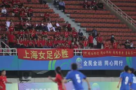 上海U18女足全运夺冠现场：一位家长喊着喊着哭了，泪流满面图片