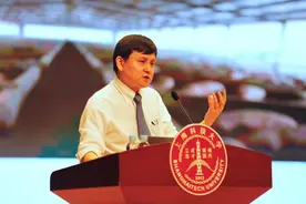 上科大大道书院迎新会上，张文宏对新学子有什么寄语？图片