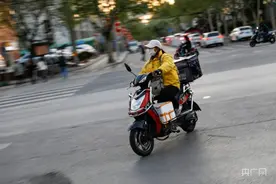 美团公开骑手配送时间计算规则 新就业形态劳动者权益如何更好保障？图片