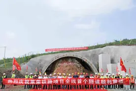 我的高铁梦又近了一步！莱荣高铁全线首条隧道今天上午在海阳贯通图片