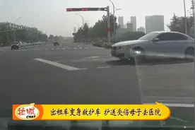 连闯两个红灯，大家却都为他点赞图片