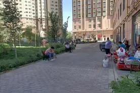 小区有了休闲椅 居民休息更舒心图片