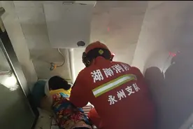 心大！永州阿姨手卡厕所，呼救无果后就地睡了一觉，4小时后丈夫才回家报警图片