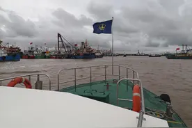 洋山港水域所有船舶已安全撤离 东海大桥暂时封闭 上海港暂停进提箱作业图片