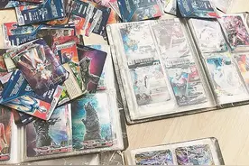 孩子求家长买奥特曼卡，两年花上万元图片