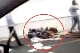 海南一隧道内小轿车追尾三轮车！车上老人被撞飞图片
