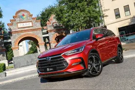 越堵越省，大七座的空间，小型车的油耗——试驾比亚迪唐DM-i图片