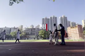 5岁“编外康复师”陪爷爷重新“学走路”图片