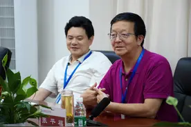 校长来了｜电子科技大学实验中学校长张平福：高校教授进校开课成常态，筑好学生胜任未来的基础能力图片