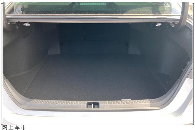 质量高还保值，国内优惠五千元！搭2.5L混动，丰田凯美瑞实拍曝光