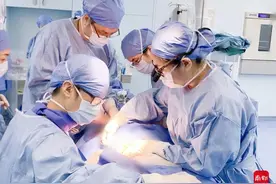 乳癌全切后用腹部肌肉重建，广州专家为双侧全切患者重塑形体图片
