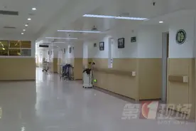 双指粘连，12岁男孩手指比香蕉还粗！医生手术挽回手掌功能图片