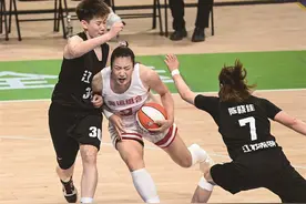 无锡健儿不畏强手 江苏女篮摘银犹荣图片