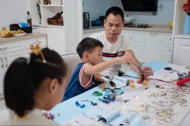 意外高位截瘫后，他创业把公司开进陆家嘴，在人民大会堂受到总书记接见……图片
