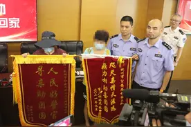 同住杭州58年却一直在错过！女子寻找父母，意外找到双胞胎姐妹！一家六口团圆了图片