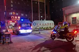 护送患儿警车被收过路费？图片