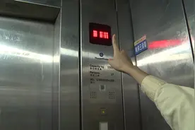 ​ 到几楼全靠猜 住户坐电梯堪称拆“盲盒”图片