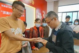 中秋大团圆！儿子3岁走失家人从未放弃，24年后四世同堂团聚认亲图片