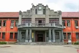 校长闵永新寄语新生“锤炼凌云志气、锻造铮铮骨气、涵养深厚底气”图片