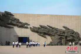 民众参观沈阳“九·一八”历史博物馆图片