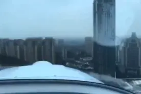 小飞机低空穿越成都城区楼群，视频疯转！监管机构介入图片