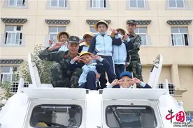 萌娃进军营，“零距离”体验“橄榄绿”——武警四川省总队某机动支队举行军营开放日活动图片