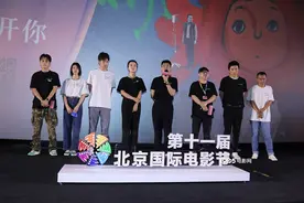 《如果有一天我将会离开你》首映 李雪健助阵儿子图片