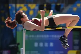 田径——女子跳高决赛赛况图片