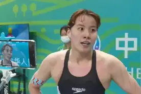 谈到重病的教练李雪刚，傅园慧数次躲过镜头擦拭泪水视频封面