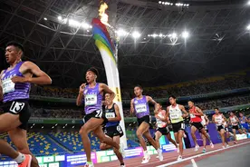 田径——男子10000米决赛赛况图片