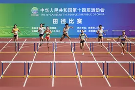 田径——女子400米栏预赛赛况图片