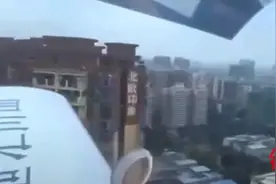 轻型飞机低空穿越成都楼群？涉事公司回应图片