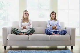 心理问答｜都说女儿是妈妈的小棉袄，我怎么体会不到？图片