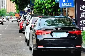 解决停车难，中山这个片区将实行公共车位停车收费图片