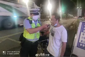醉驾电动自行车撞上汽车，赔了，也罚了图片