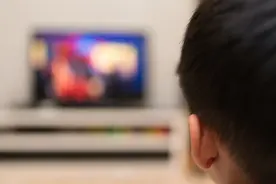 孩子在学校受捉弄致抑郁，如何帮助孩子走出阴霾？医生建议这样做图片