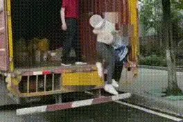 准驾不符开大货，违法载人“货”变“客”！ | 两客一危一货图片