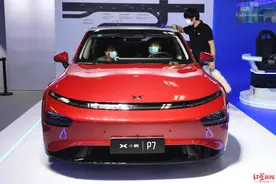 小鹏车主质疑P7自动驾驶失控致车祸，是系统缺陷还是司机操作不当？图片