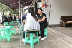 14岁女孩在校被学姐罚深蹲致残，家长：尚未和校方谈拢赔偿图片