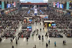 上海将首开至张家界高铁，到凤凰古城8小时，全国铁路10月11日实行第四季度列车运行图图片