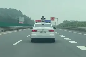 车顶8个摄像头，啥都能拍到！湖南司机注意，国庆期间全省首批“鹰眼警车”启用了图片