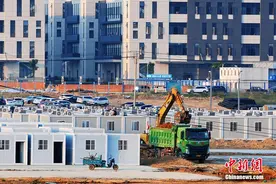 福建仙游：1000间方舱加紧建设 即将投入使用图片