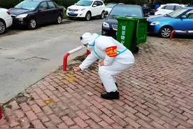 哈尔滨53岁老民警晕倒在抗疫前线，3小时后他又站了上去图片