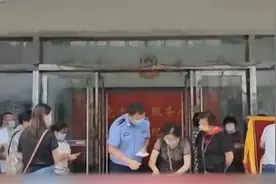 苏州一夫妻合伙投资诈骗3200万，曾同为银行职员视频封面