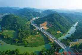 车程缩短一半、小车通行费93元 都巴高速全线通车图片