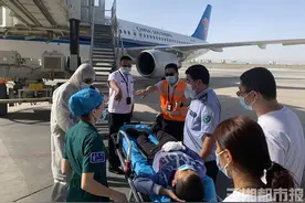 “这个孩子，我们必须救！”南航飞机再次滑回打开生命之门，这次坐标新疆喀什图片