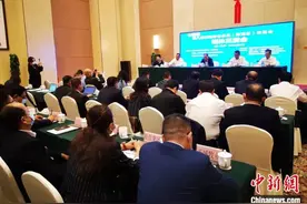 新疆阿克苏：一年好景已至 苹果红枣挂满树图片