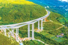 云南香格里拉至丽江高速实现双向全程通行图片