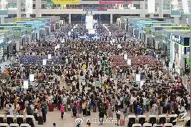 南昌西站迎来国庆假期出行小高峰图片