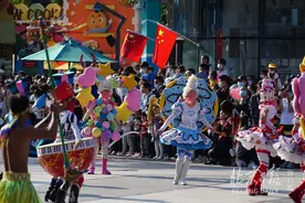 欢乐，当燃在街头！北京欢乐谷，今天欢乐多图片